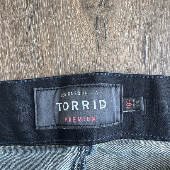 Torrid Bombshell Skinny Jeans. Women’s size 18.  Excellent used condition! - Picture 3 of 7